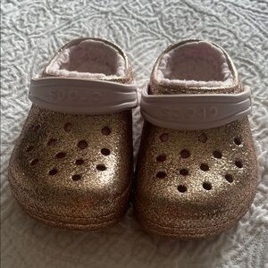 CROCS Kids Sparkling Gold and pink winter style